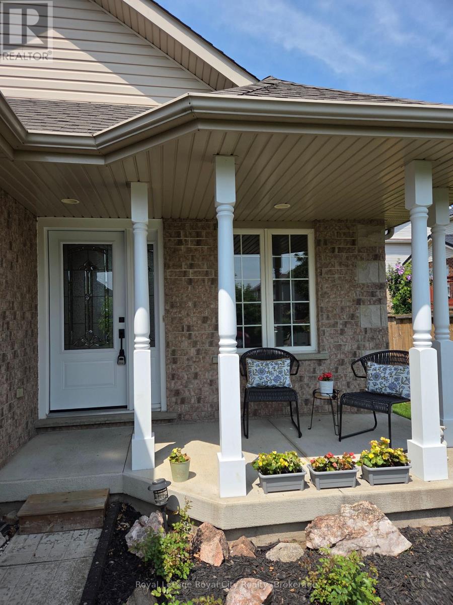 3 Marigold Drive, Guelph, Ontario  N1C 1G7 - Photo 2 - X13582636