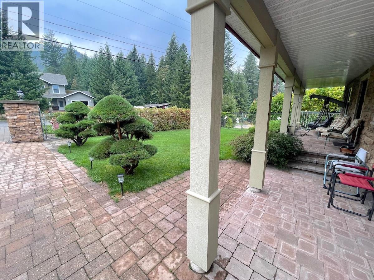 94 Chase Road, Christina Lake, British Columbia  V0H 1E0 - Photo 4 - 10380446