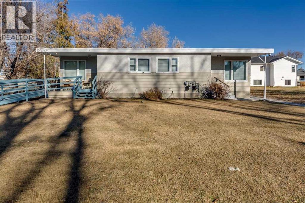 5216 & 5218 56 Avenue, Ponoka, Alberta  T4J 1G6 - Photo 1 - A2324348