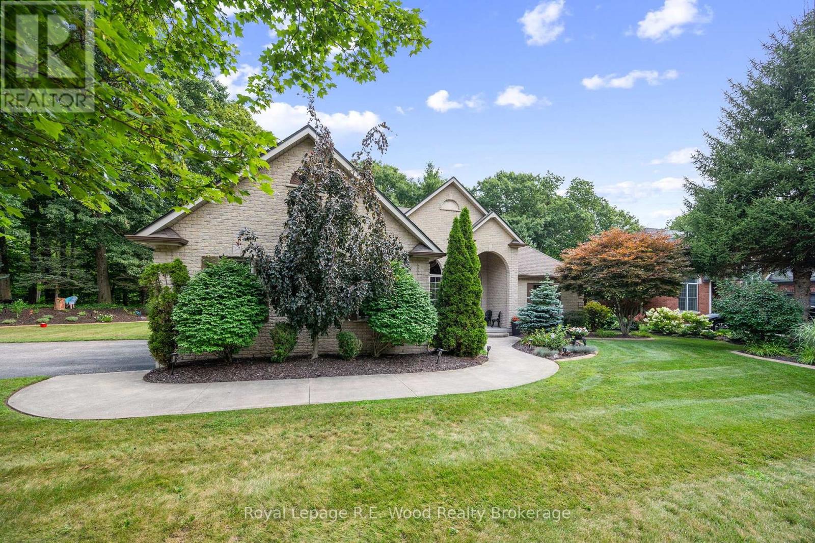 2 WHISPERING PINE LANE, tillsonburg, Ontario