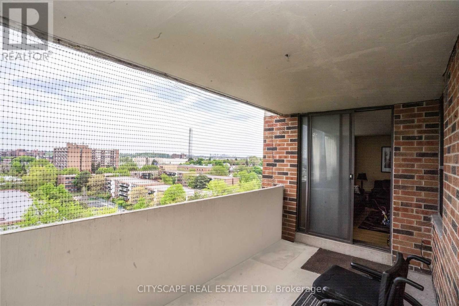 #914 - 25 Sunrise Avenue, Toronto (Victoria Village), Ontario  M4A 2S2 - Photo 12 - C13678532