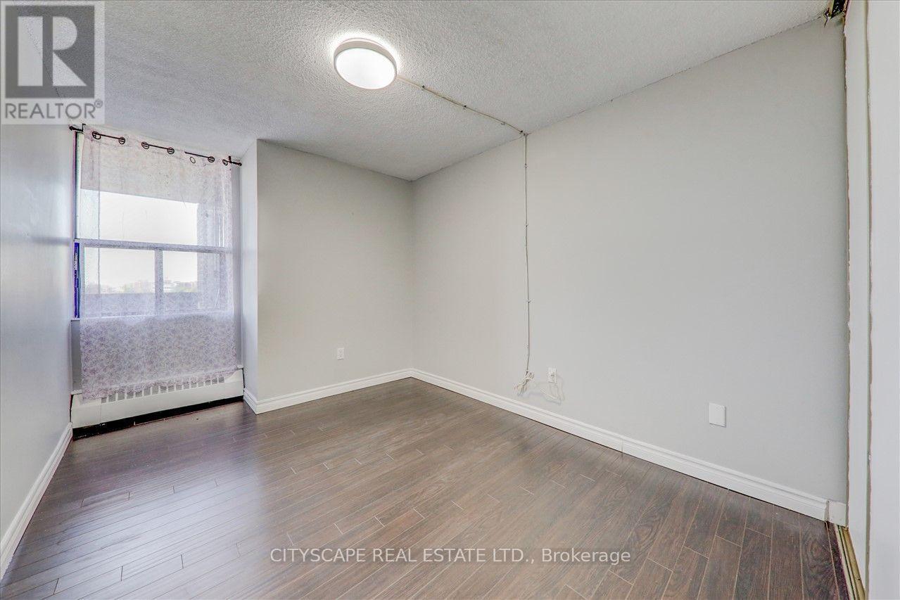#914 - 25 Sunrise Avenue, Toronto (Victoria Village), Ontario  M4A 2S2 - Photo 2 - C13678532