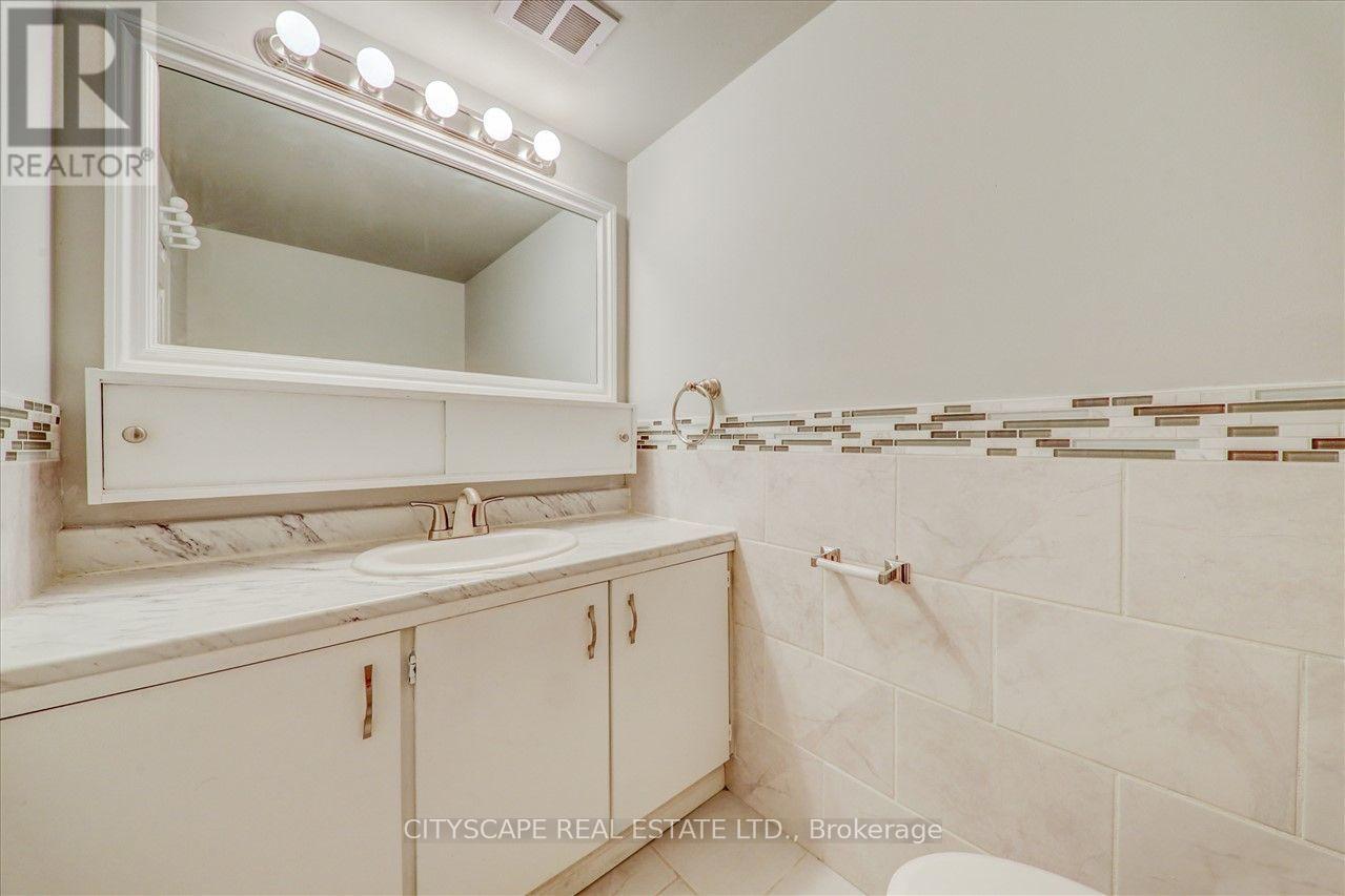 #914 - 25 Sunrise Avenue, Toronto (Victoria Village), Ontario  M4A 2S2 - Photo 6 - C13678532