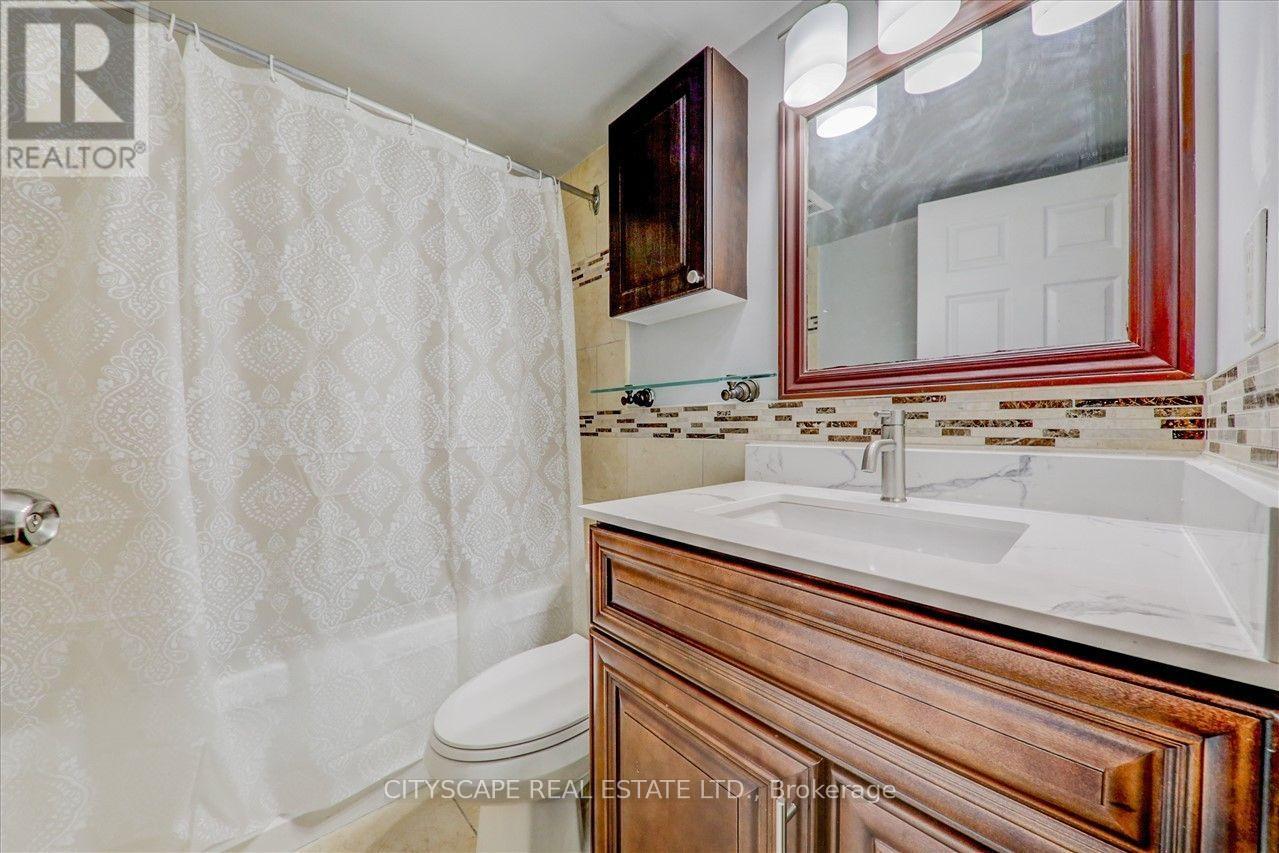 #914 - 25 Sunrise Avenue, Toronto (Victoria Village), Ontario  M4A 2S2 - Photo 8 - C13678532