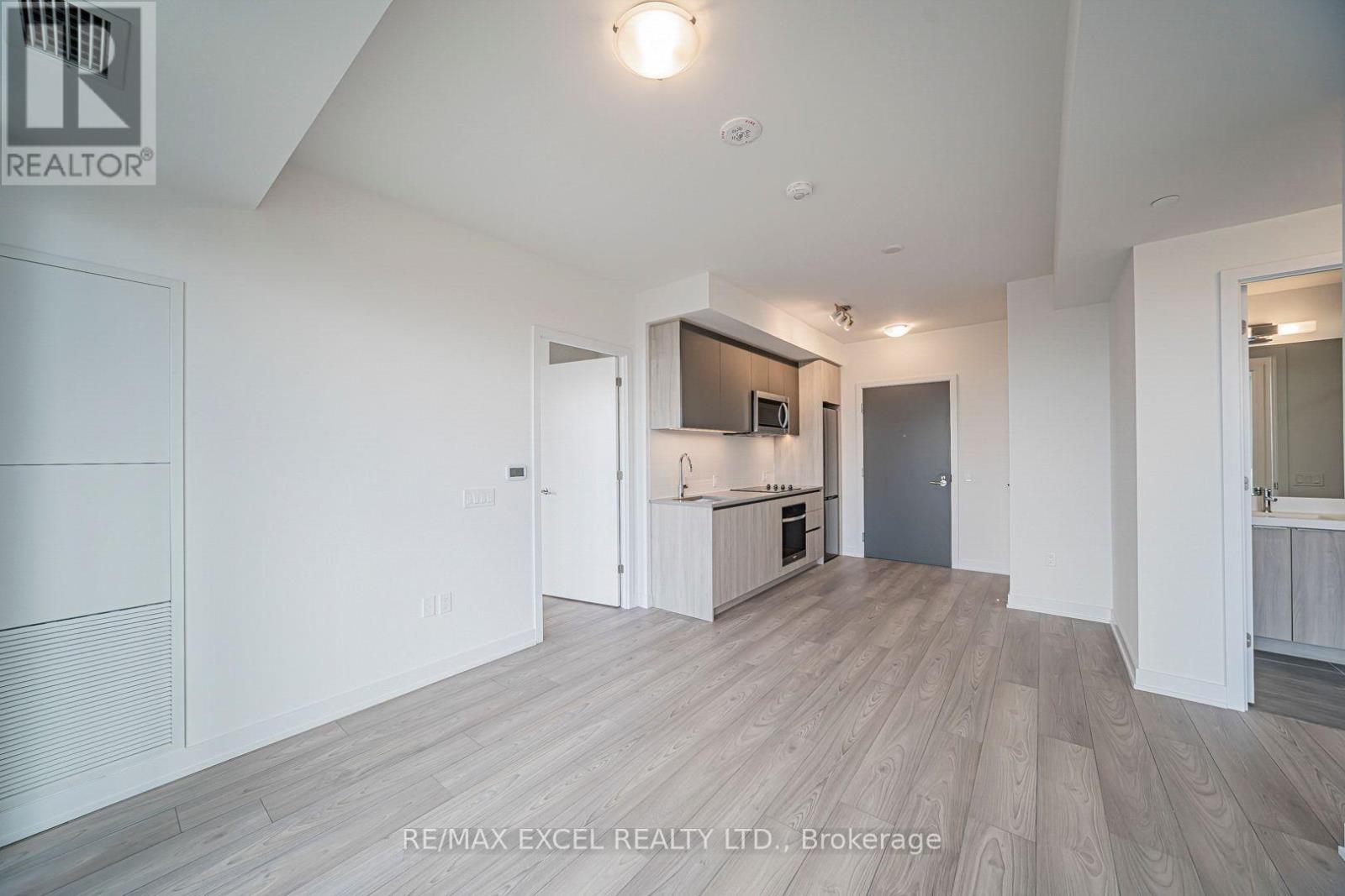 5858 Yonge Street, Toronto (Newtonbrook West), Ontario  M2M 0C6 - Photo 4 - C13678576