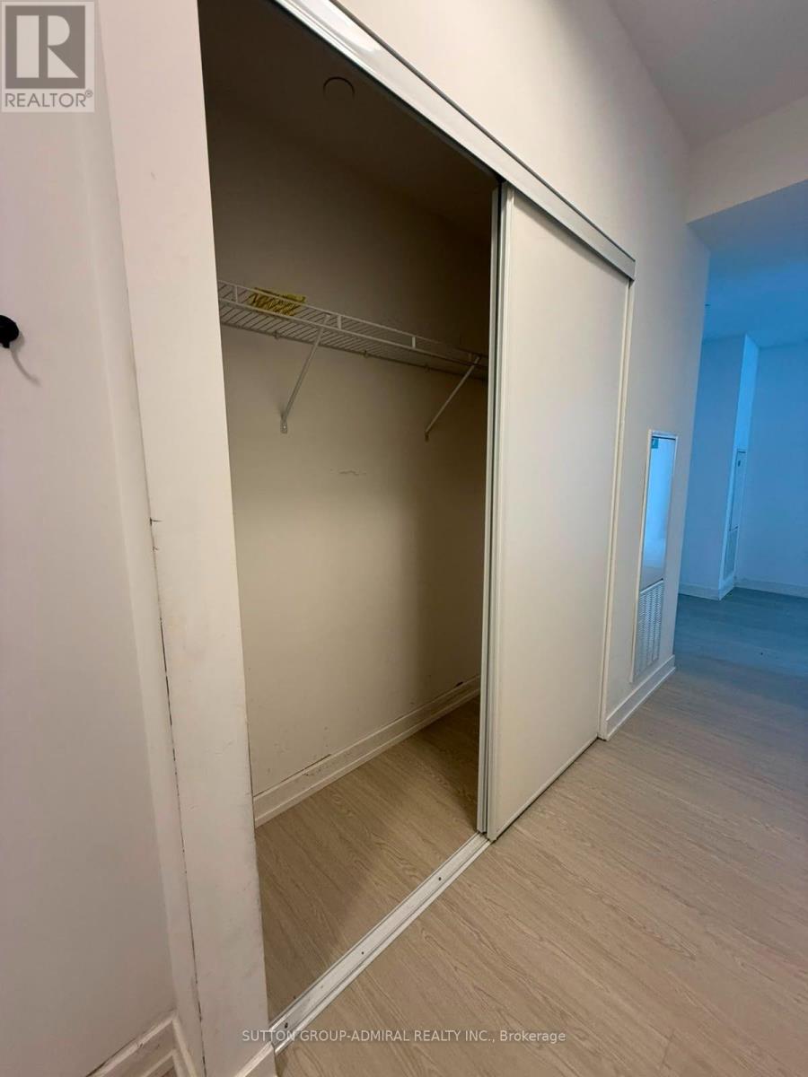 1015 - 31 Tippett Road, Toronto (Clanton Park), Ontario  M3H 0C8 - Photo 11 - C13678578