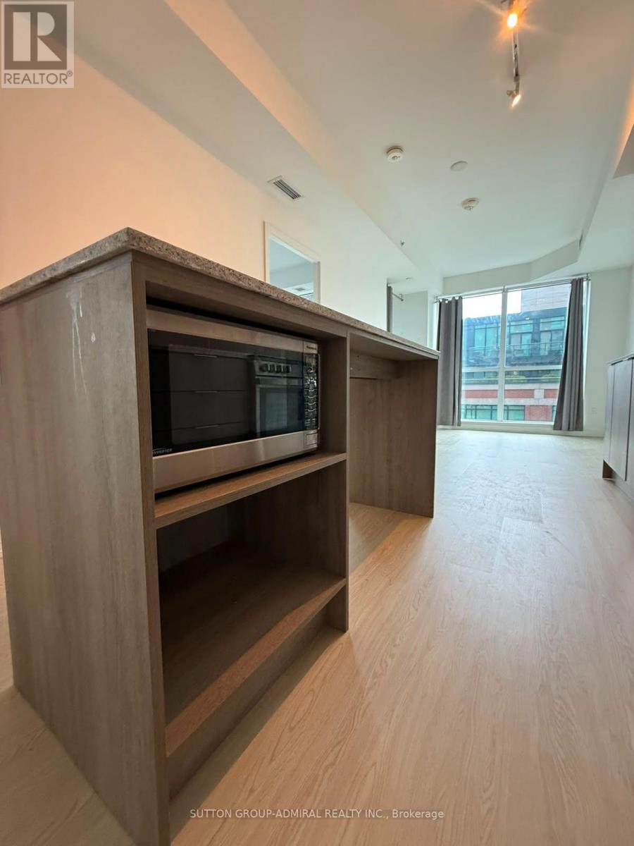 1015 - 31 Tippett Road, Toronto (Clanton Park), Ontario  M3H 0C8 - Photo 6 - C13678578