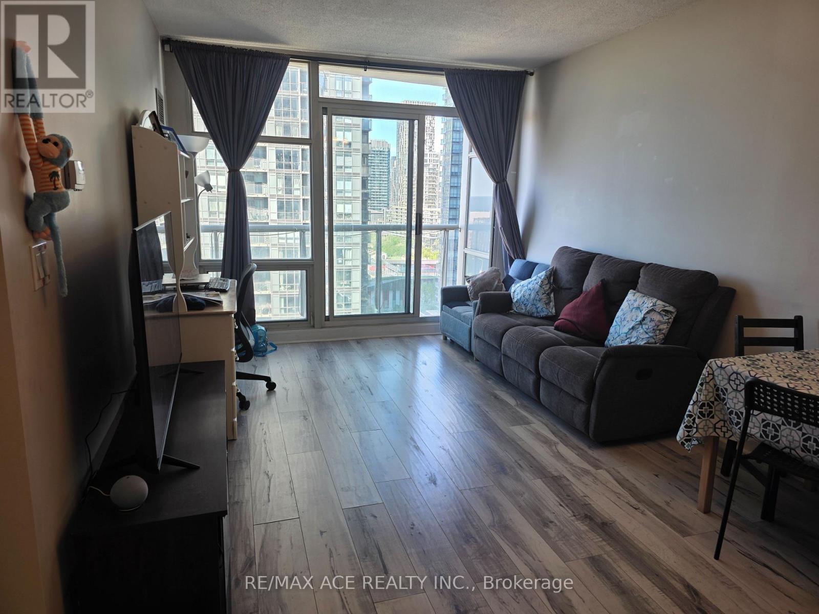 1801 - 35 Mariner Terrace, Toronto (Waterfront Communities), Ontario  M5V 3V9 - Photo 3 - C13678580