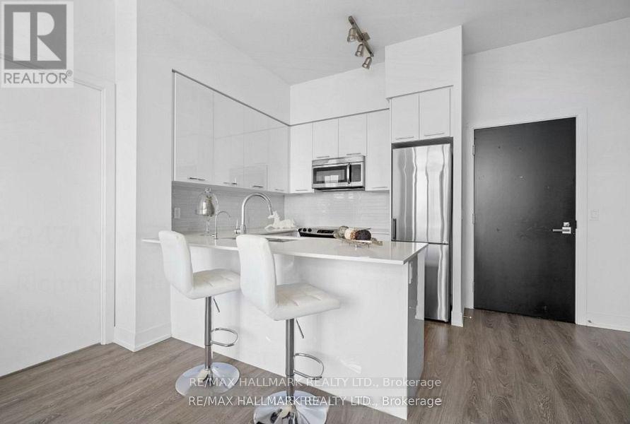 718 - 9471 Yonge Street, Richmond Hill (Observatory), Ontario  L4C 1V4 - Photo 3 - N13678550