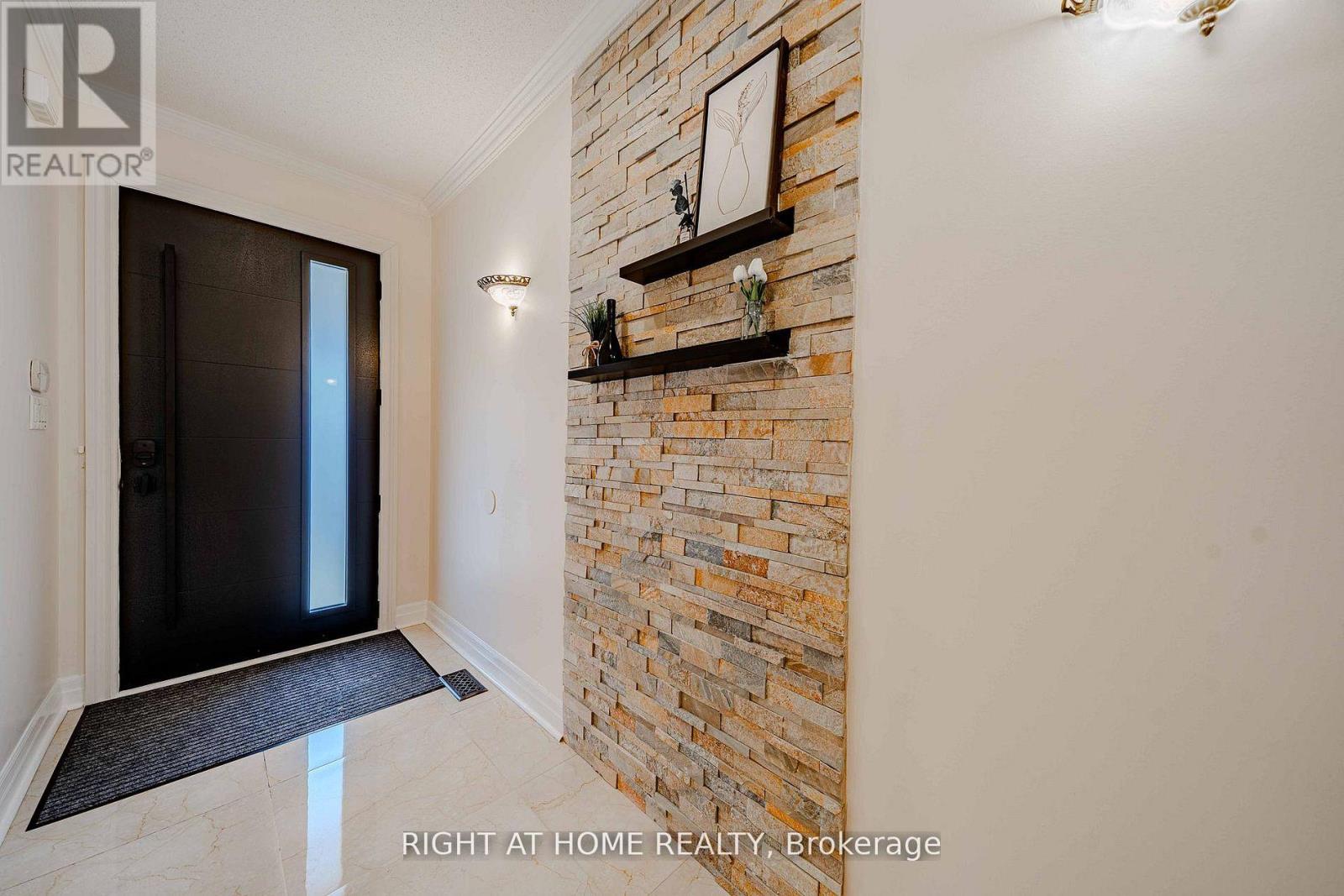 111 Forecastle Road, Vaughan (Patterson), Ontario  L4K 5H9 - Photo 2 - N13678556