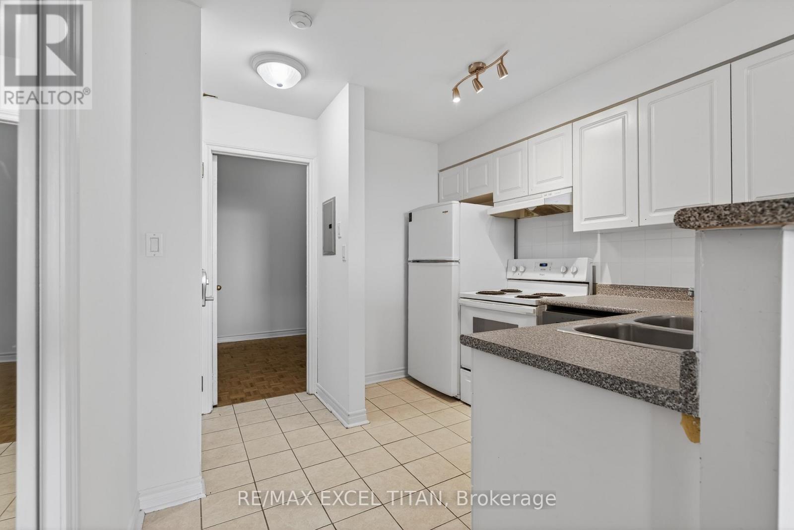 607 - 1401 Dupont Street, Toronto, Ontario  M6H 2B1 - Photo 3 - W13678516