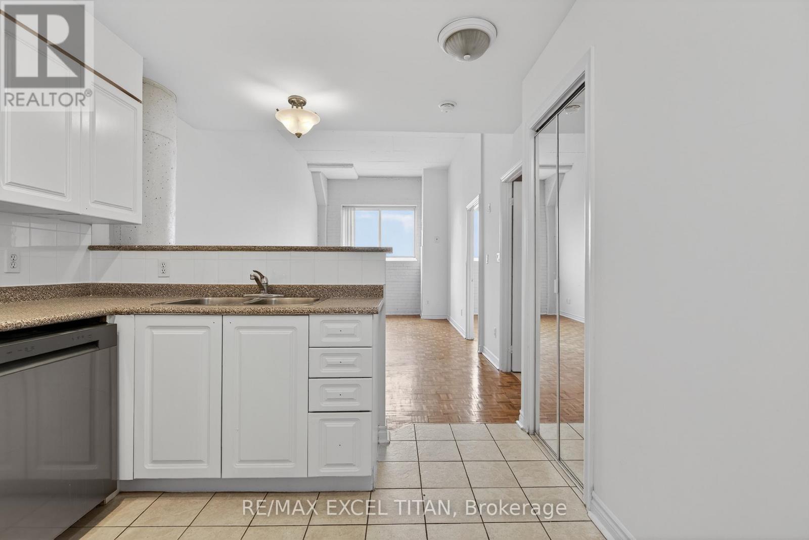 607 - 1401 Dupont Street, Toronto, Ontario  M6H 2B1 - Photo 4 - W13678516