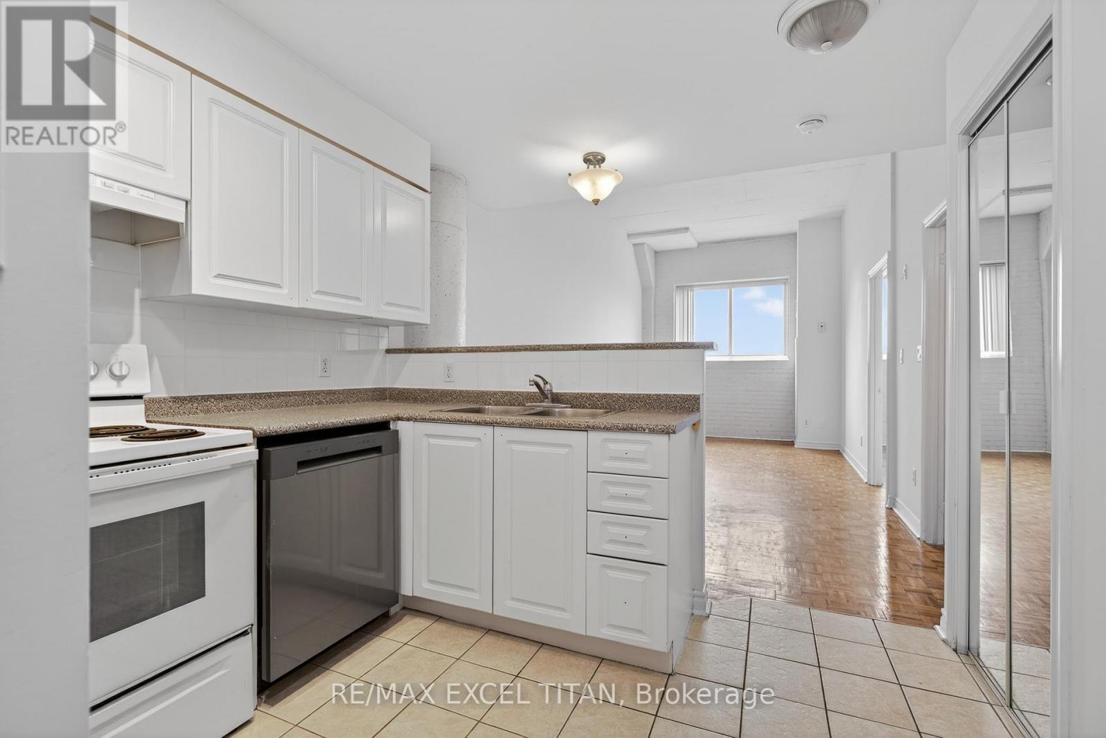 607 - 1401 Dupont Street, Toronto, Ontario  M6H 2B1 - Photo 5 - W13678516