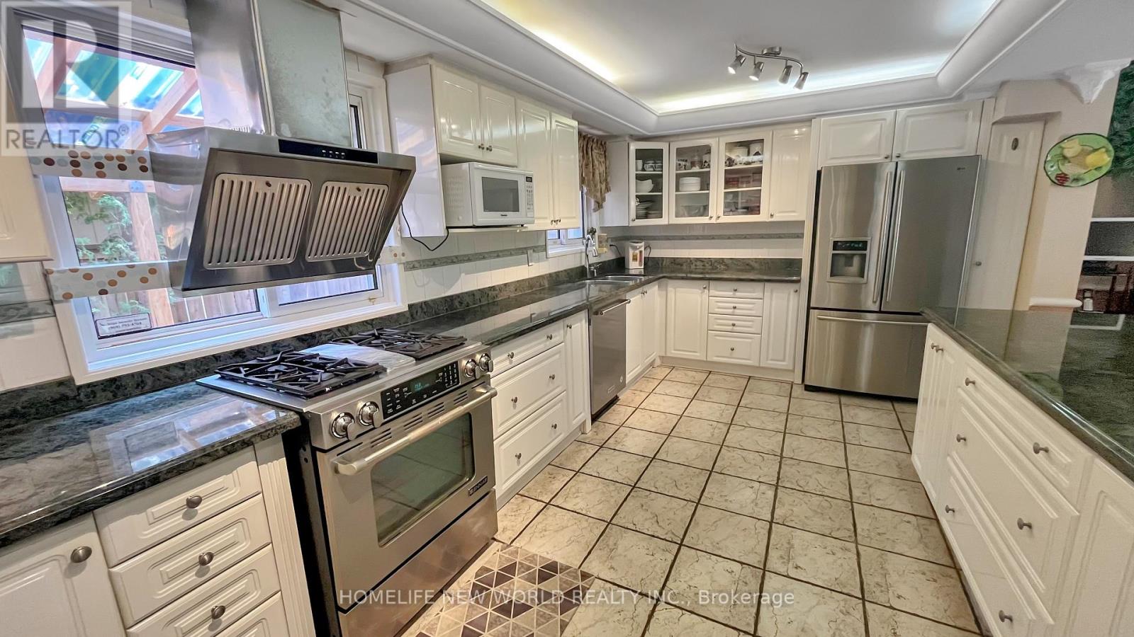 14 Madrid Crescent, Brampton, Ontario  L6S 2X4 - Photo 19 - W13678524
