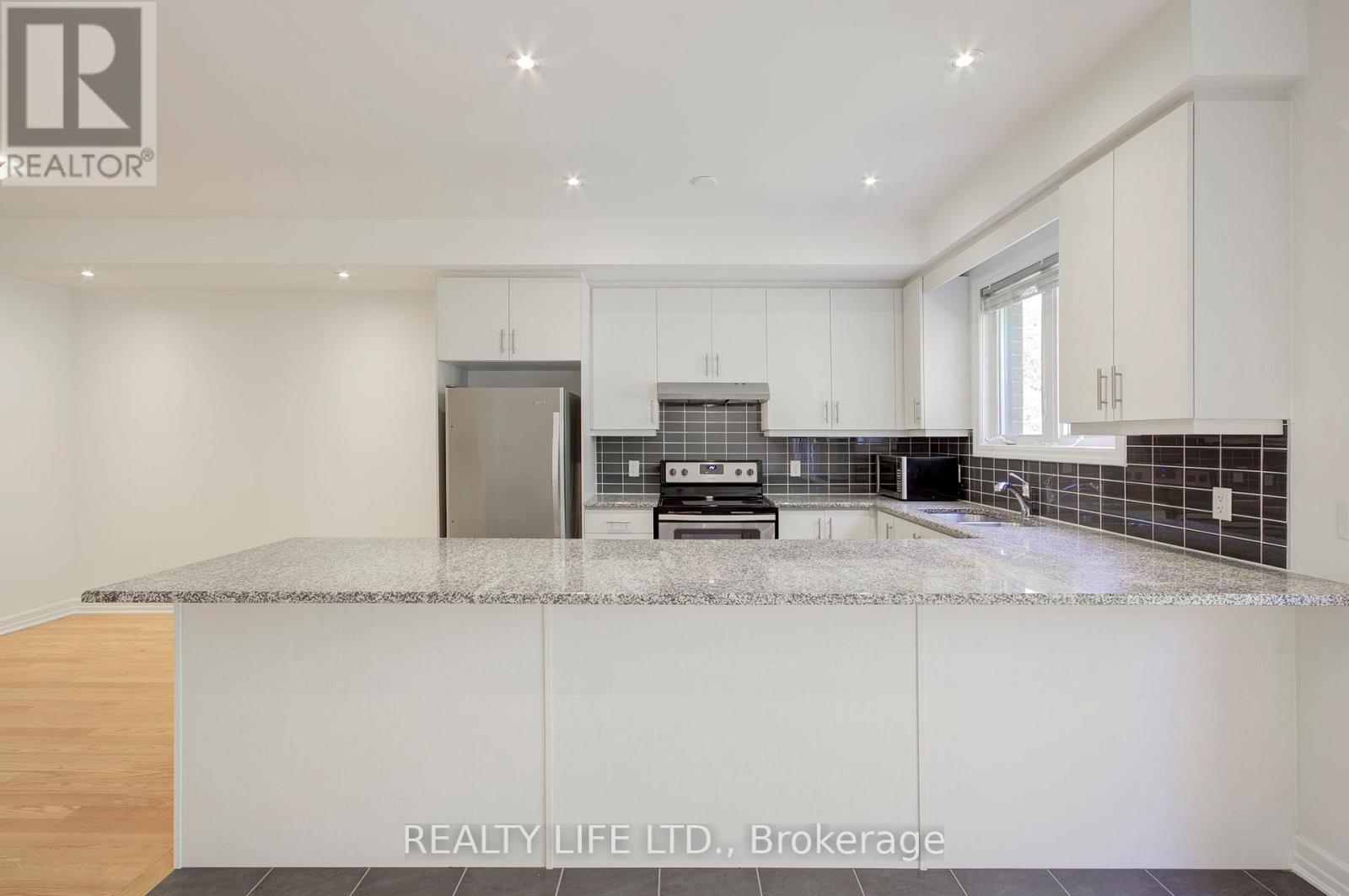 1209 Owls Head Road, Mississauga, Ontario  L5E 0A6 - Photo 10 - W13678528