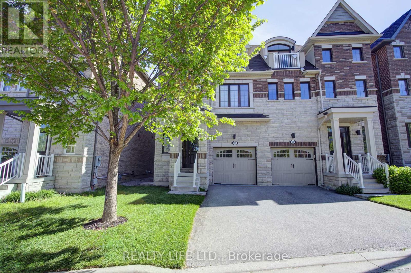 1209 Owls Head Road, Mississauga, Ontario  L5E 0A6 - Photo 3 - W13678528