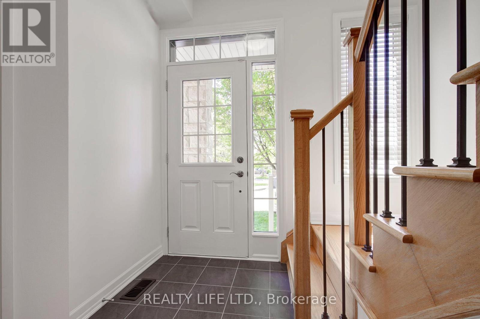 1209 Owls Head Road, Mississauga, Ontario  L5E 0A6 - Photo 4 - W13678528