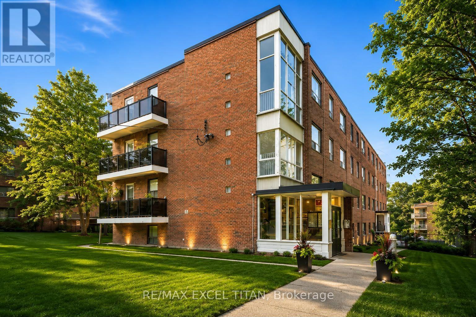 108 - 4 Hill Heights Road, Toronto, Ontario  M8Y 1Z1 - Photo 2 - W13678560