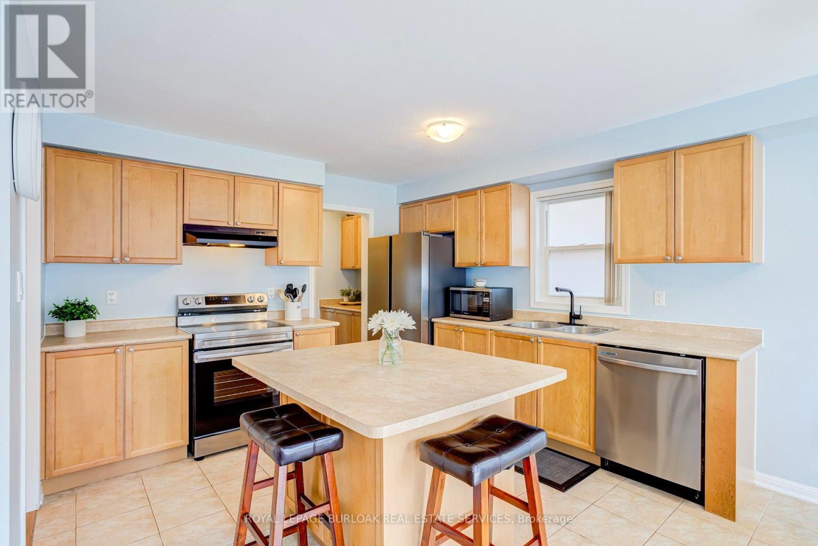 672 Mceastern Path, Milton, Ontario  L9T 0G4 - Photo 14 - W13678562