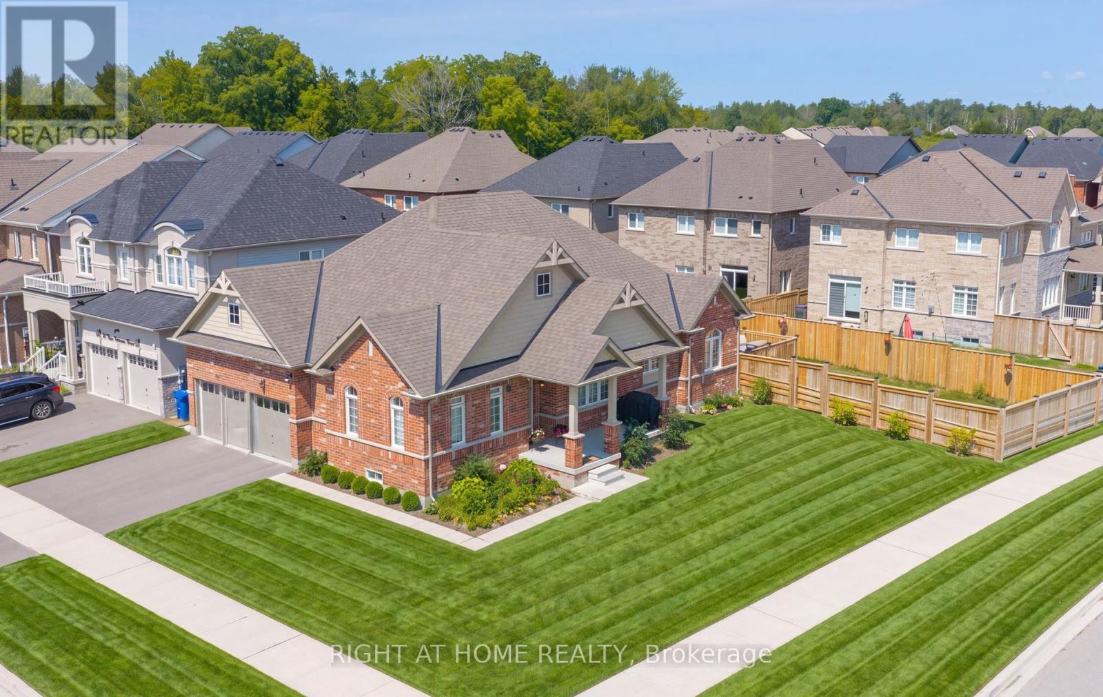 2 CLIFF THOMPSON COURT, Georgina, Ontario