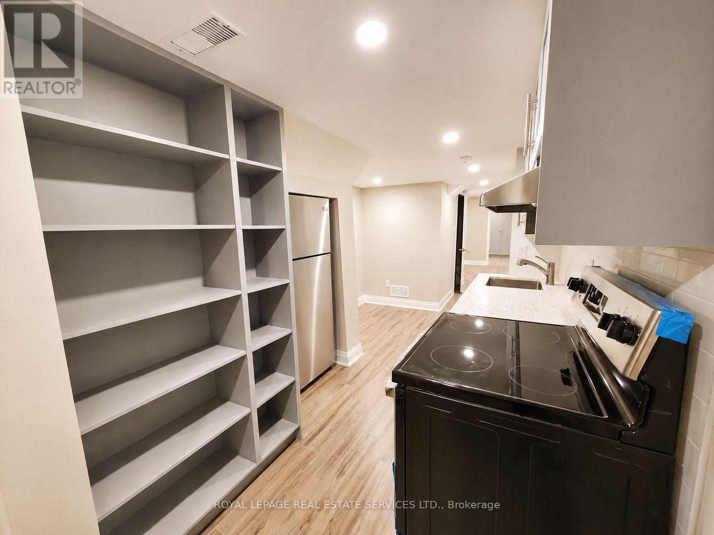 Bsmt - 39 Vezna Crescent, Brampton, Ontario  L6X 5K5 - Photo 4 - W13607142