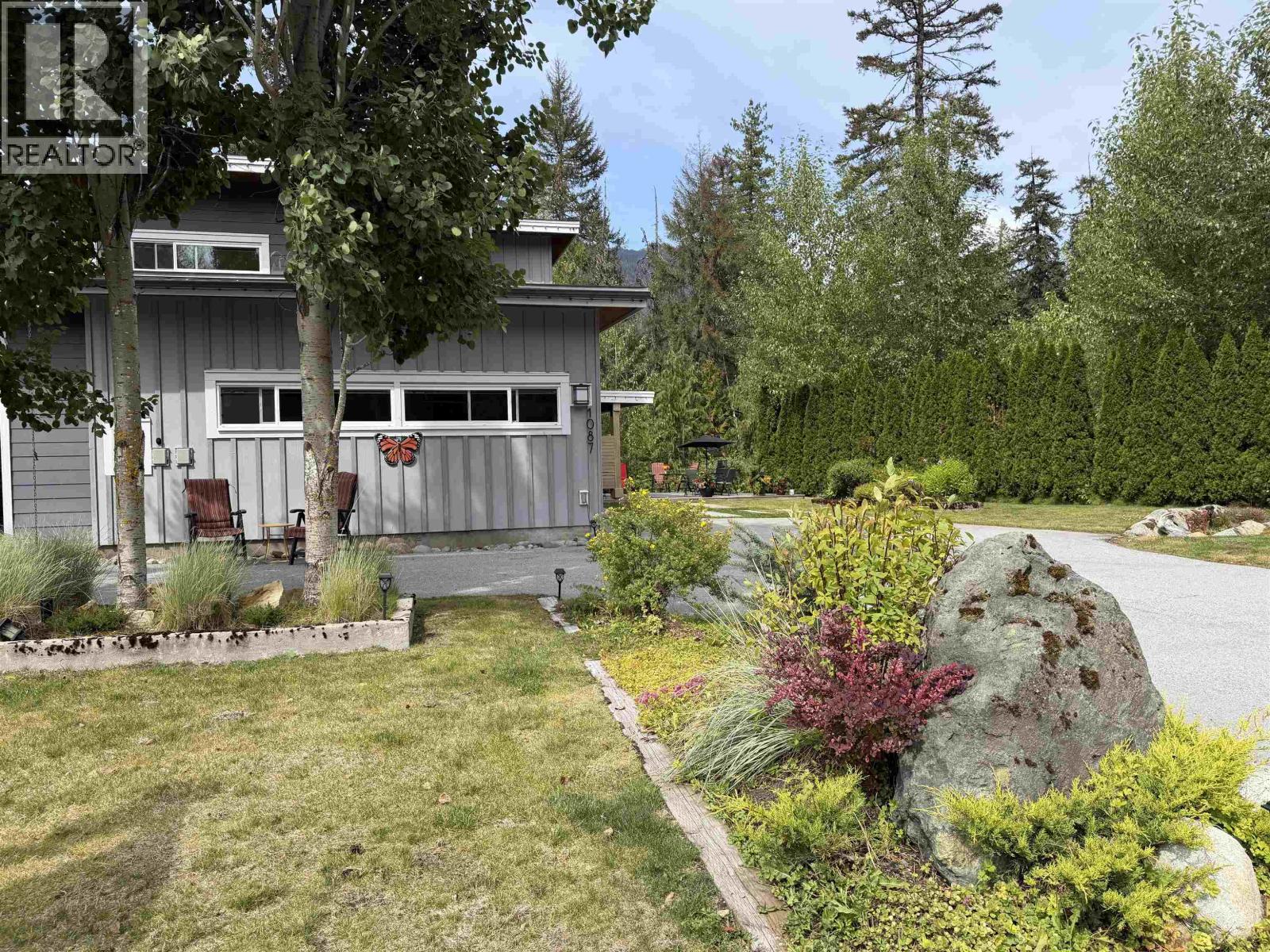 1087 Madeley Place, Whistler, British Columbia  V8E 0K6 - Photo 3 - R3102132