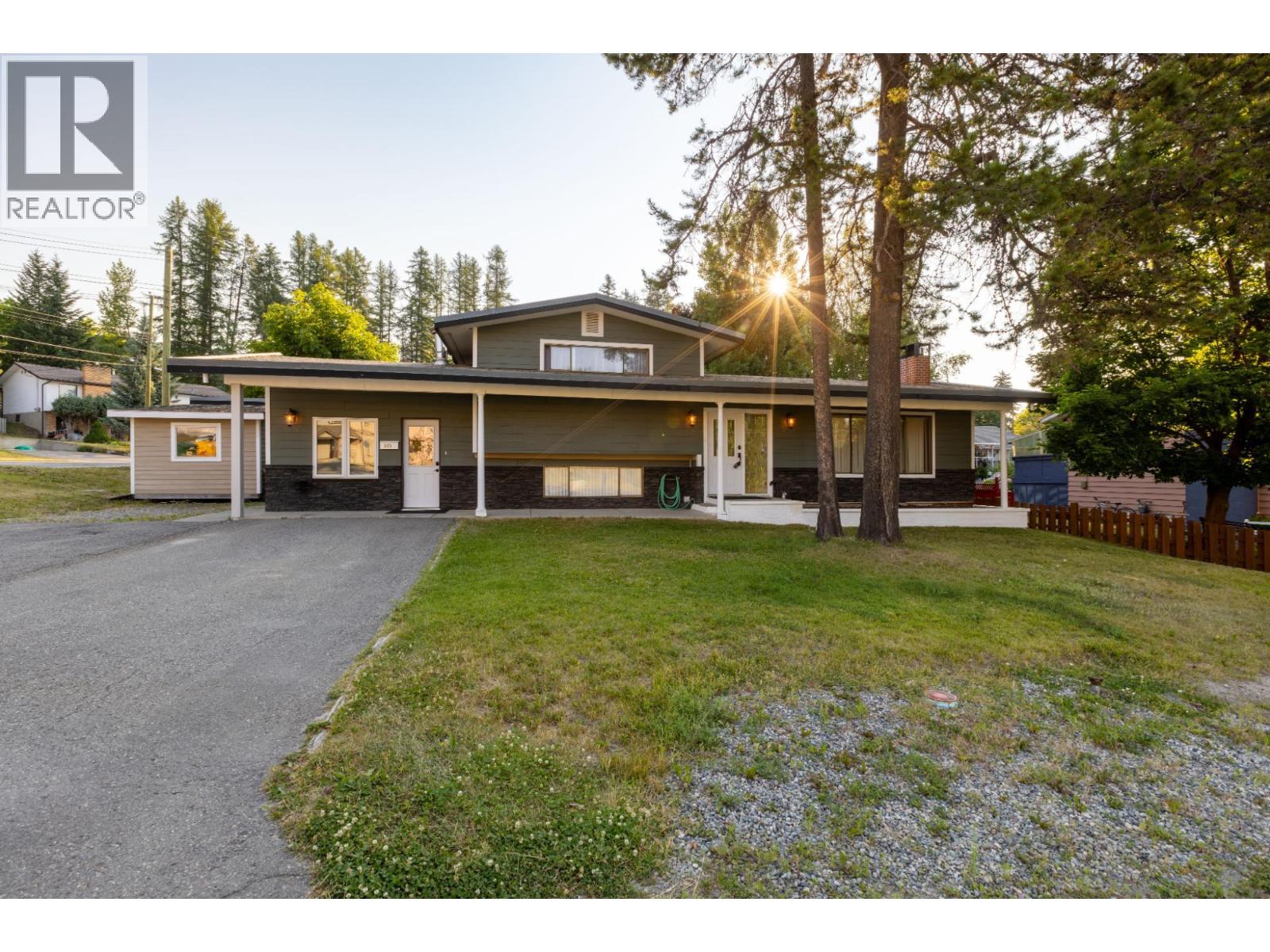 325 4th Avenue, Kimberley, British Columbia  V1A 2Z2 - Photo 2 - 10397835