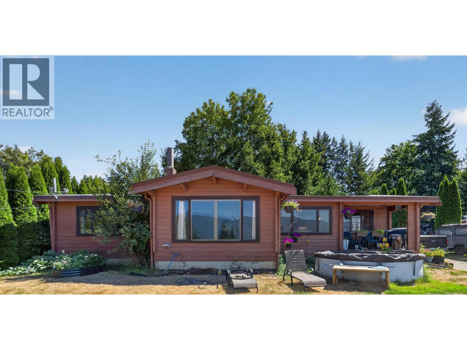 1260 16 Street NE, Salmon Arm, British Columbia