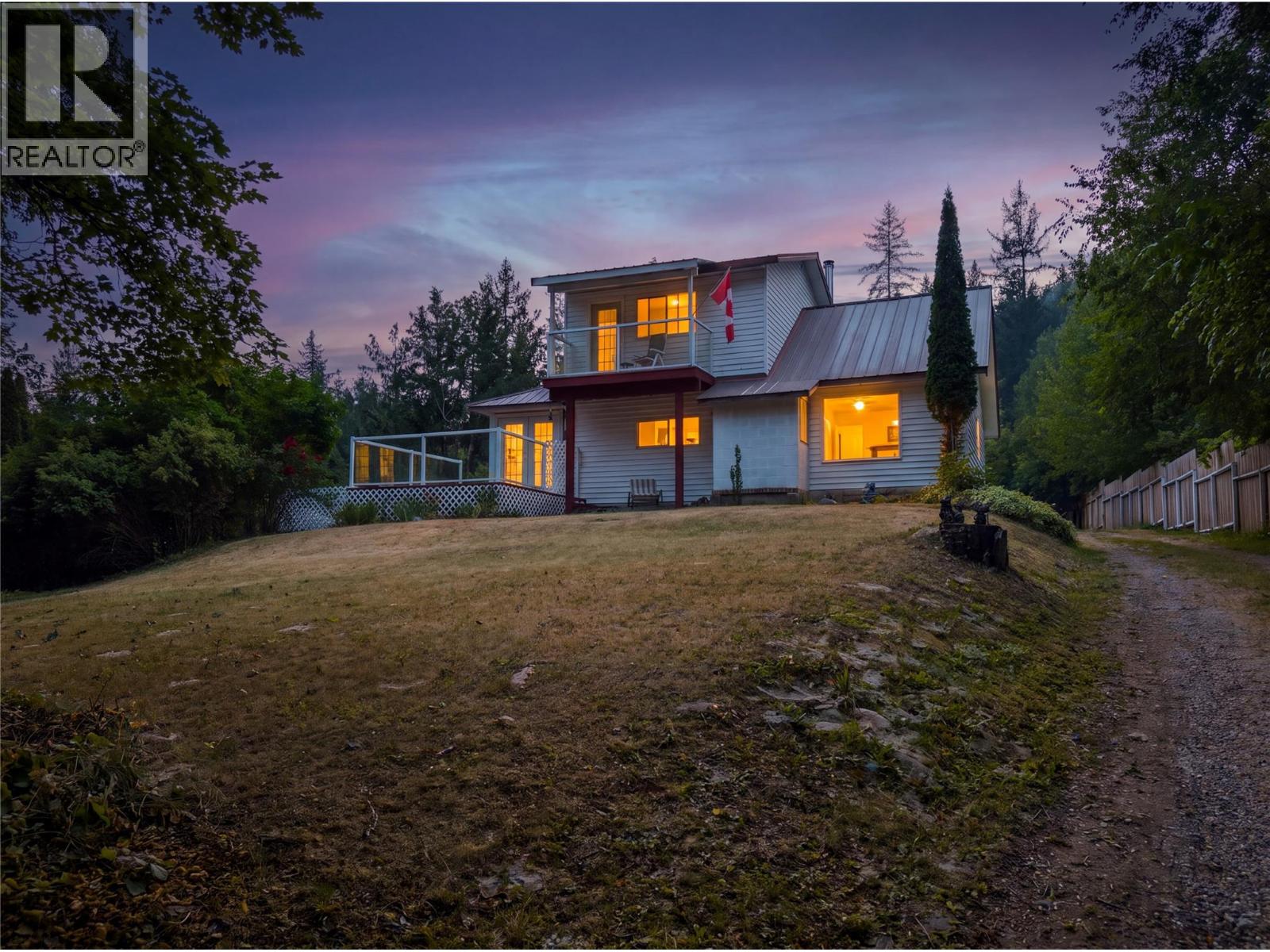 5469 Cory Road, Wynndel, British Columbia V0B 2N0 - Photo 1 - 10397890