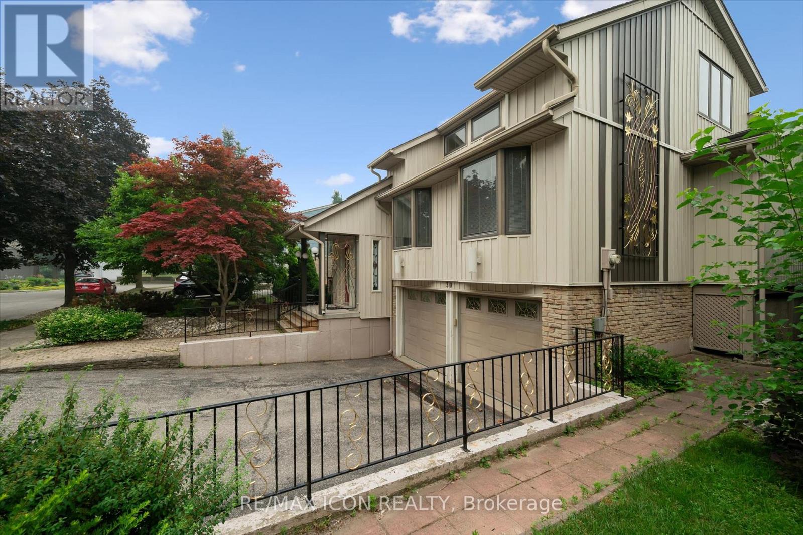 30 Shuh Avenue, Kitchener, Ontario  N2A 2X9 - Photo 3 - X13678530