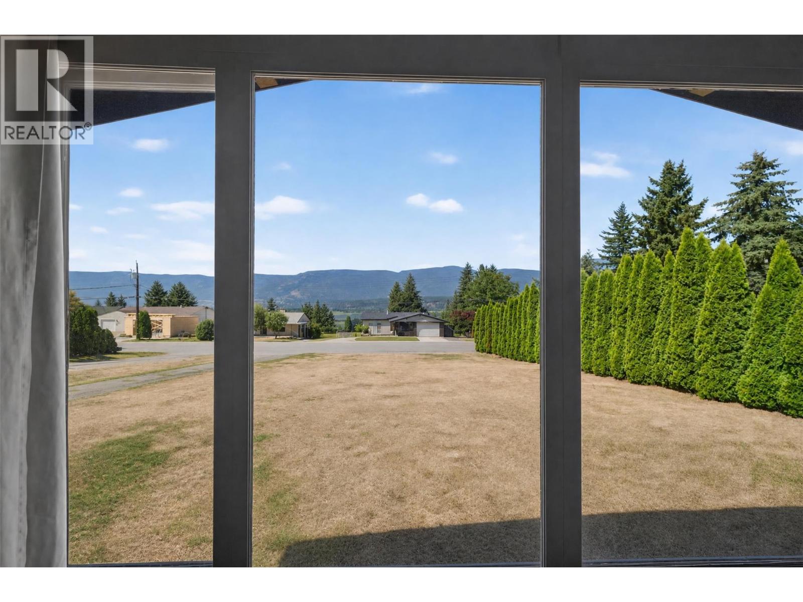 1260 16 Street NE, Salmon Arm, British Columbia  V1E 2V1 - Photo 7 - 10396903