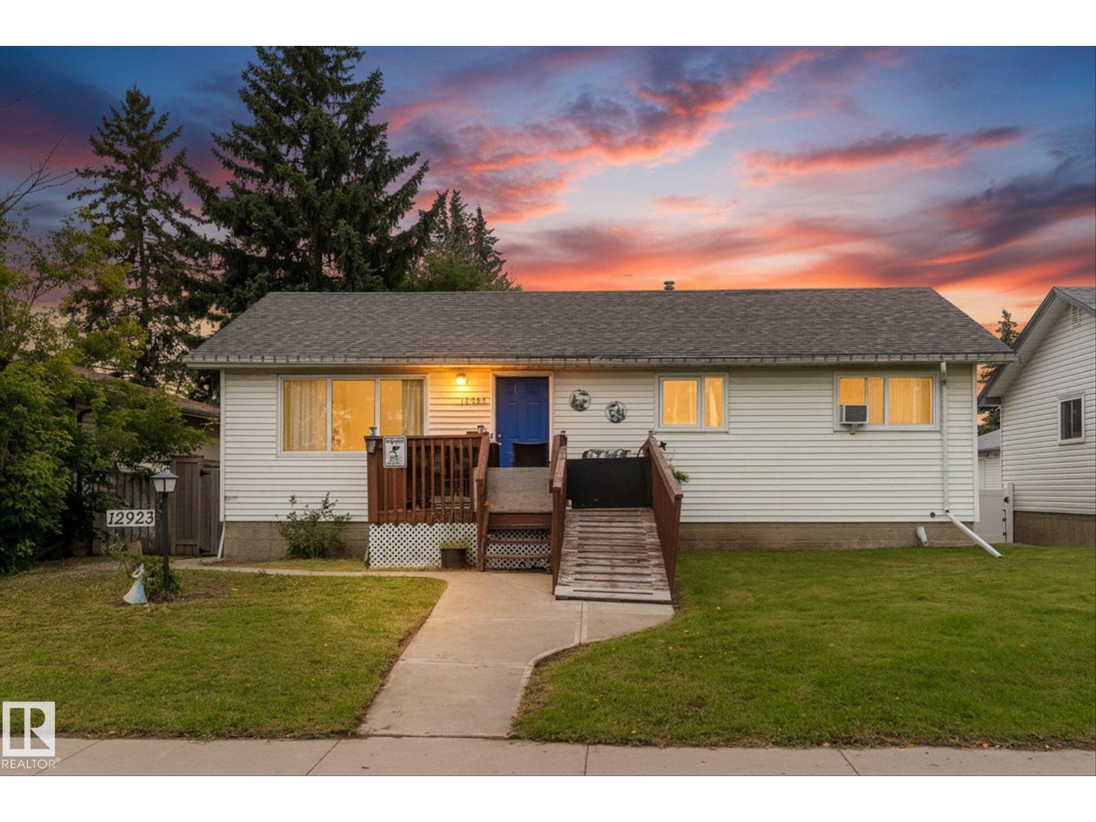 12923 137 AV NW, edmonton, Alberta