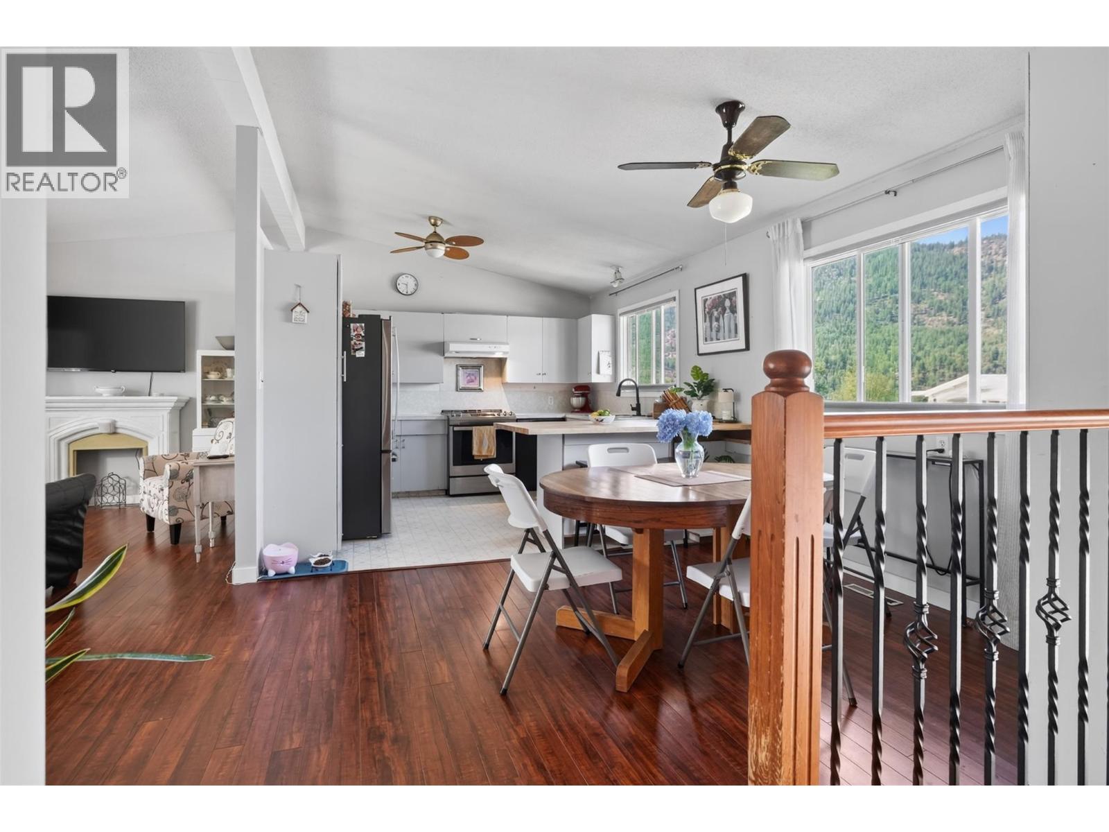 3955 Woodland Drive, Trail, British Columbia  V1R 2V6 - Photo 4 - 10385045