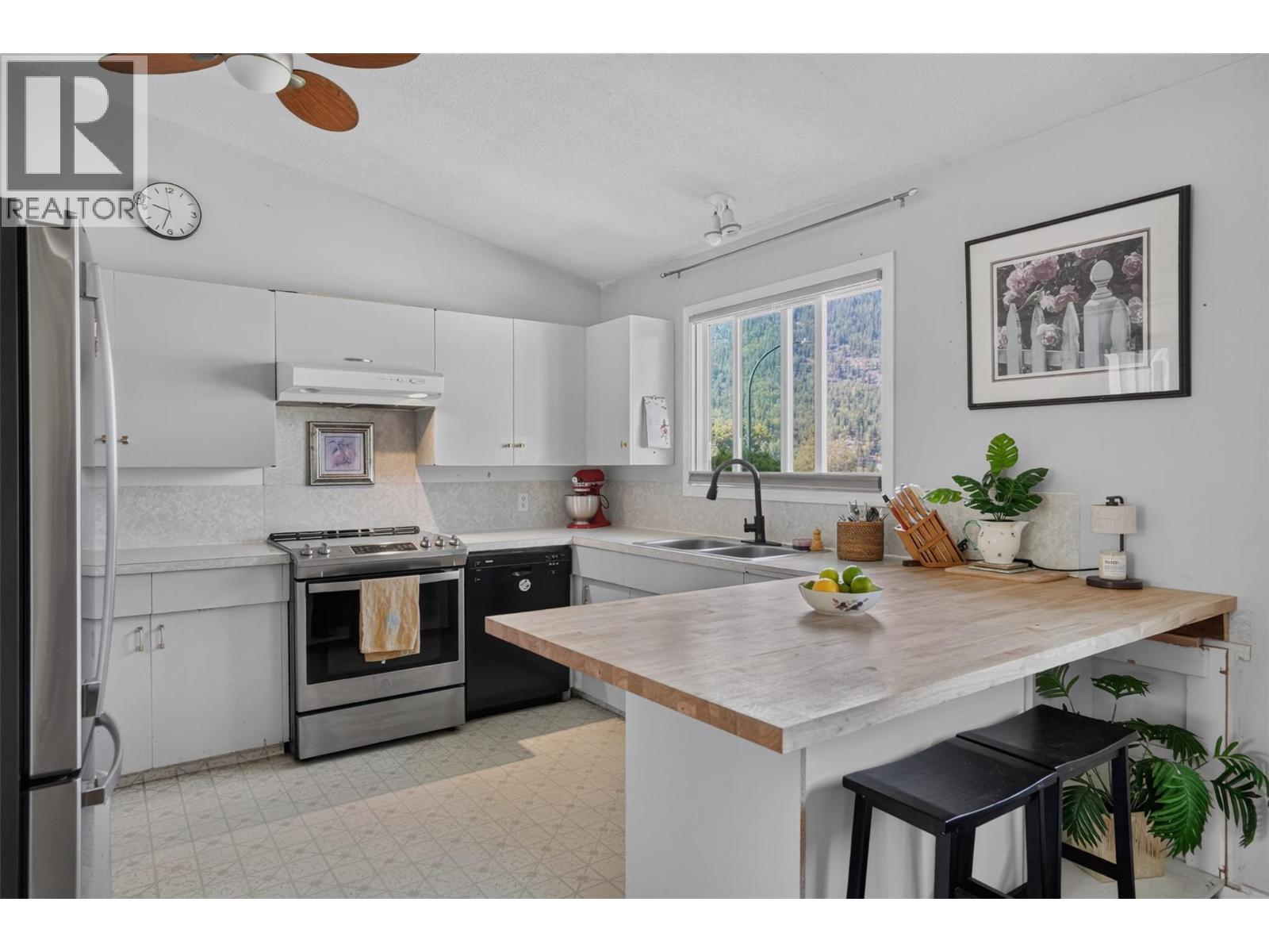 3955 Woodland Drive, Trail, British Columbia  V1R 2V6 - Photo 15 - 10385045