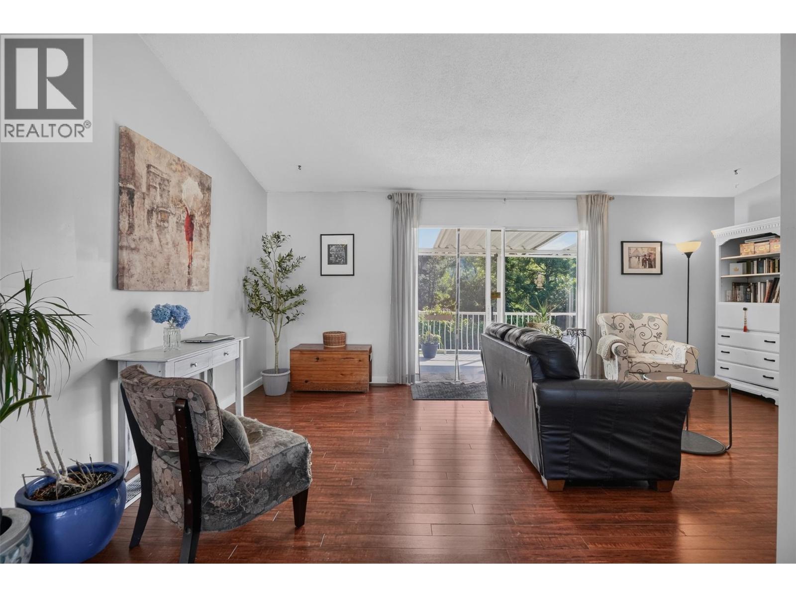 3955 Woodland Drive, Trail, British Columbia  V1R 2V6 - Photo 6 - 10385045