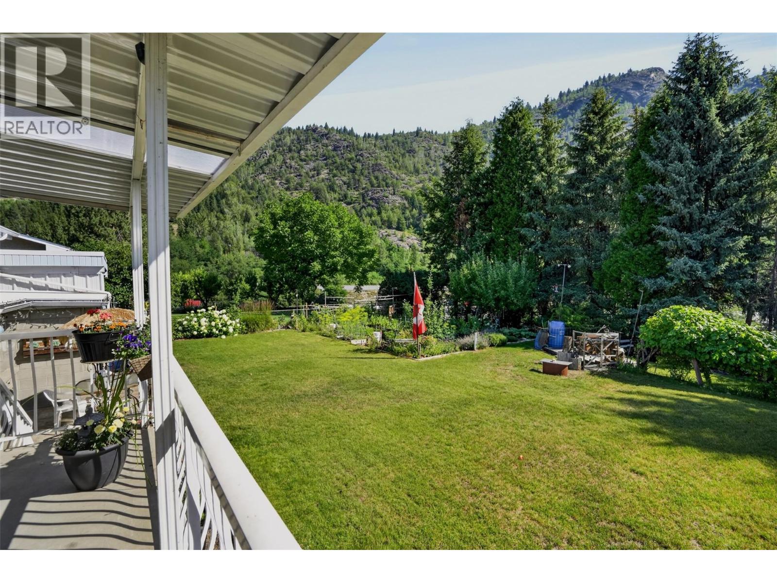 3955 Woodland Drive, Trail, British Columbia  V1R 2V6 - Photo 11 - 10385045