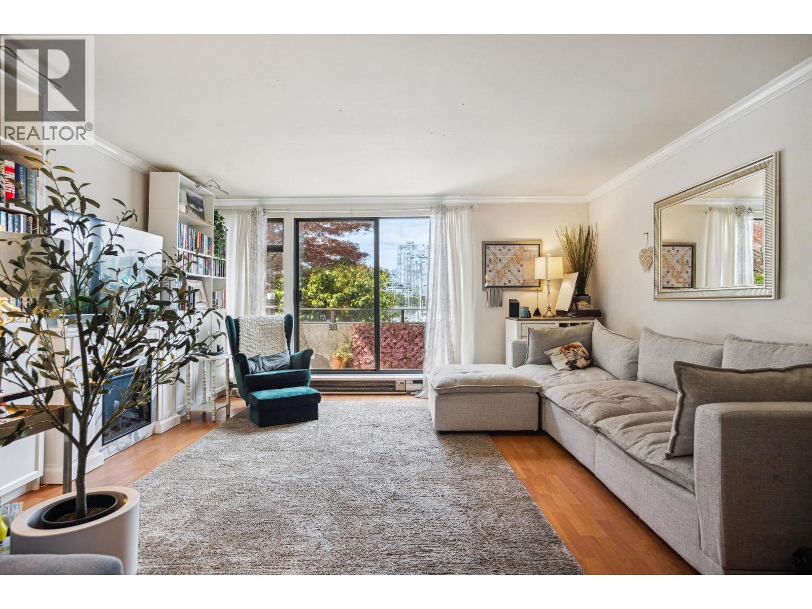 784 Millbank, Vancouver, British Columbia  V5Z 3Z3 - Photo 2 - R3102275
