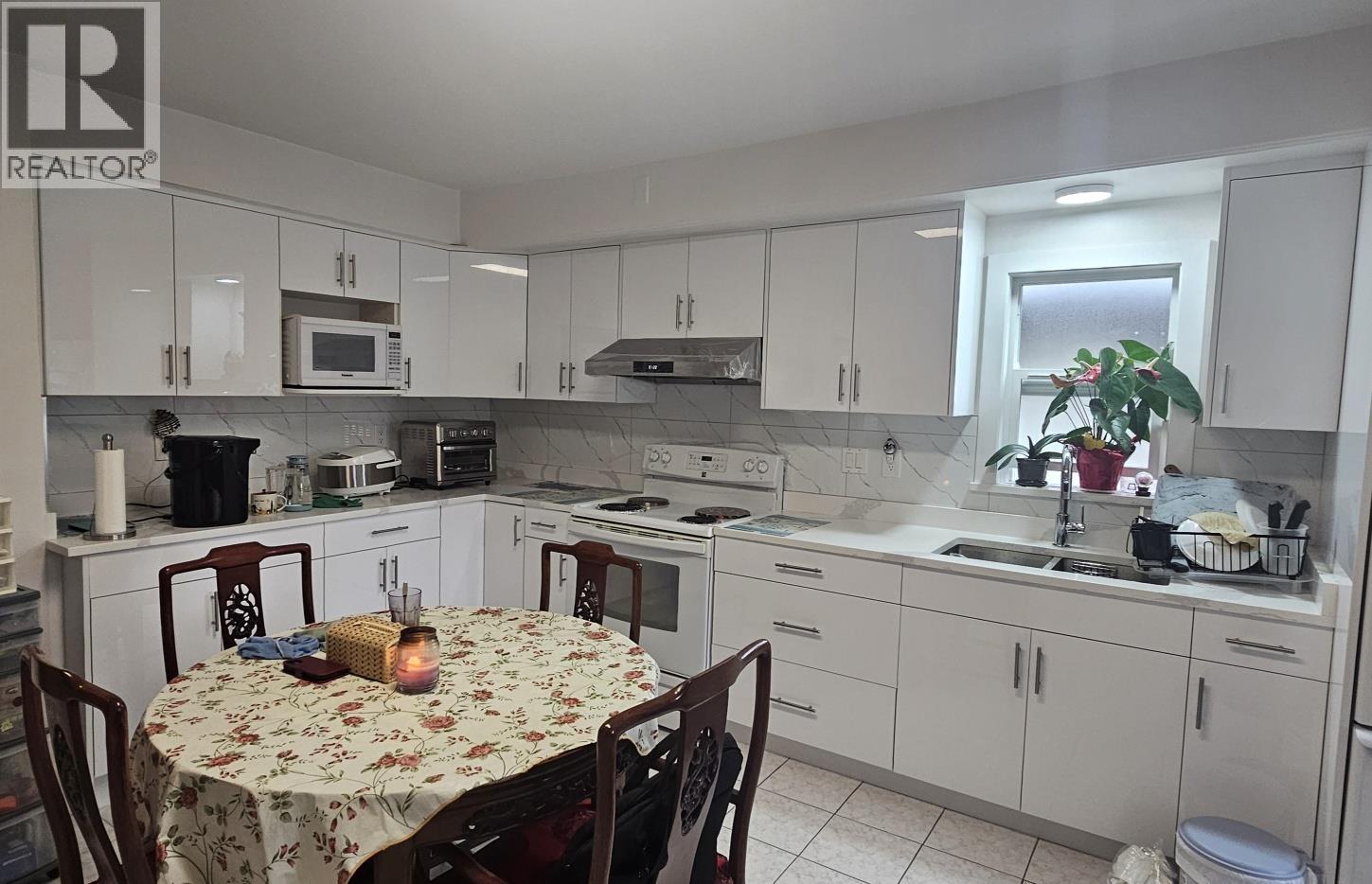 5350 Cecil Street, Vancouver, British Columbia  V5R 4E5 - Photo 3 - R3141946