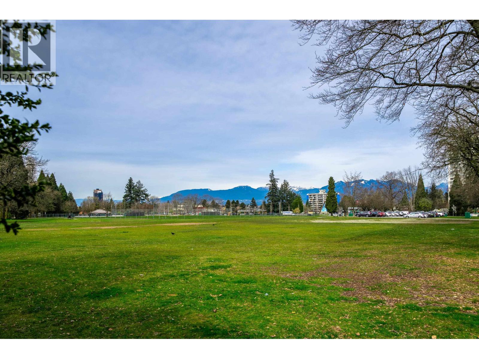 215 5932 Patterson Avenue, Burnaby, British Columbia  V5H 4B4 - Photo 2 - R3156038
