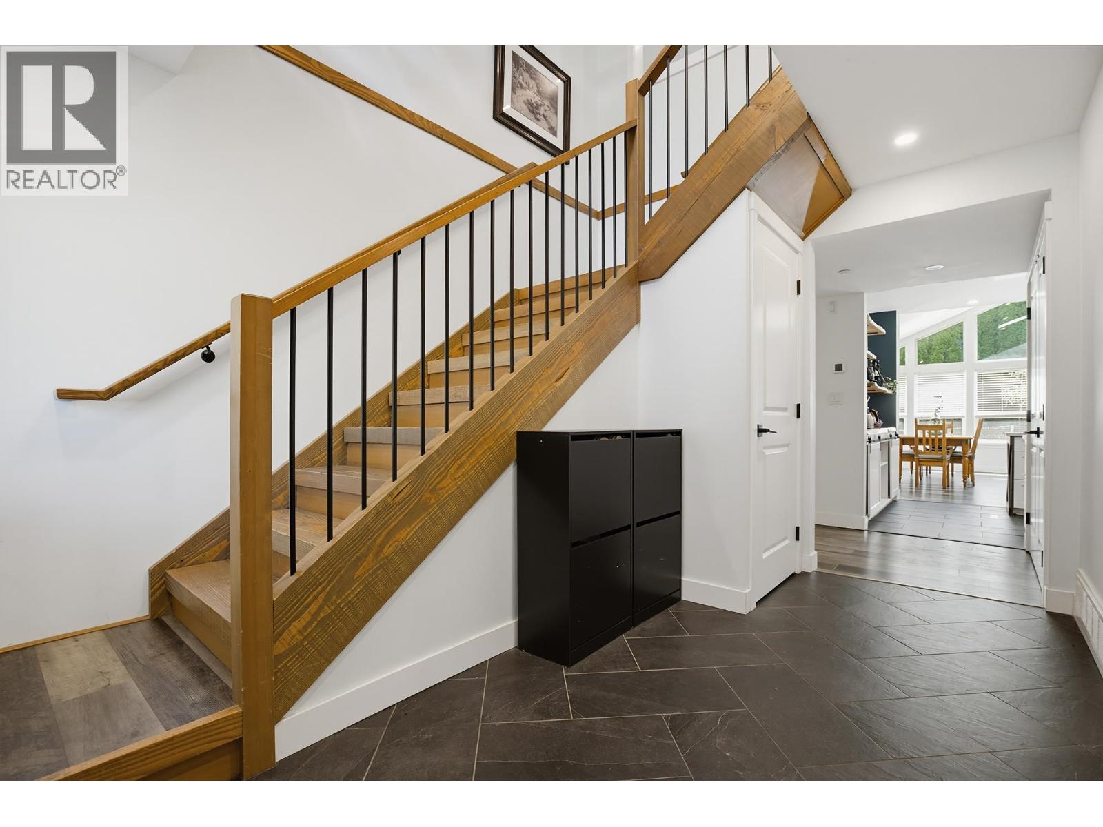 20902 Wicklund Avenue, Maple Ridge, British Columbia  V2X 8M5 - Photo 2 - R3155943