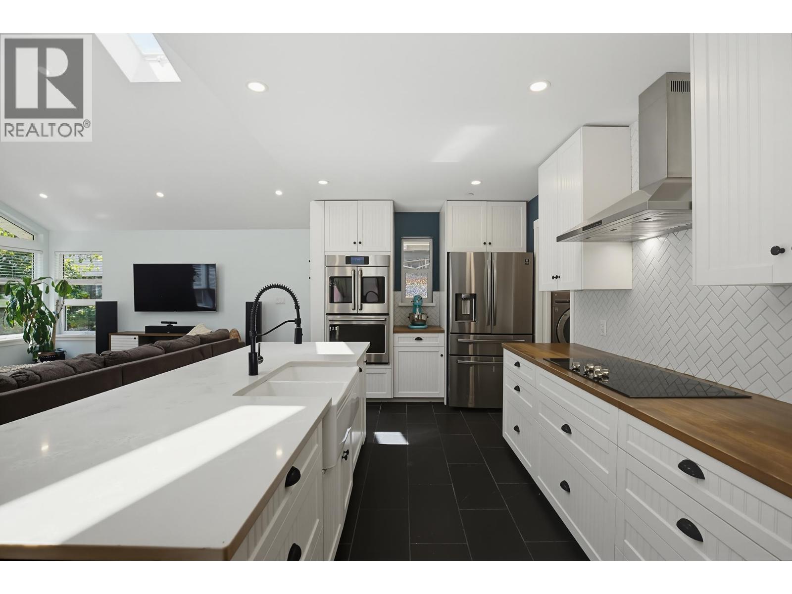 20902 Wicklund Avenue, Maple Ridge, British Columbia  V2X 8M5 - Photo 9 - R3155943