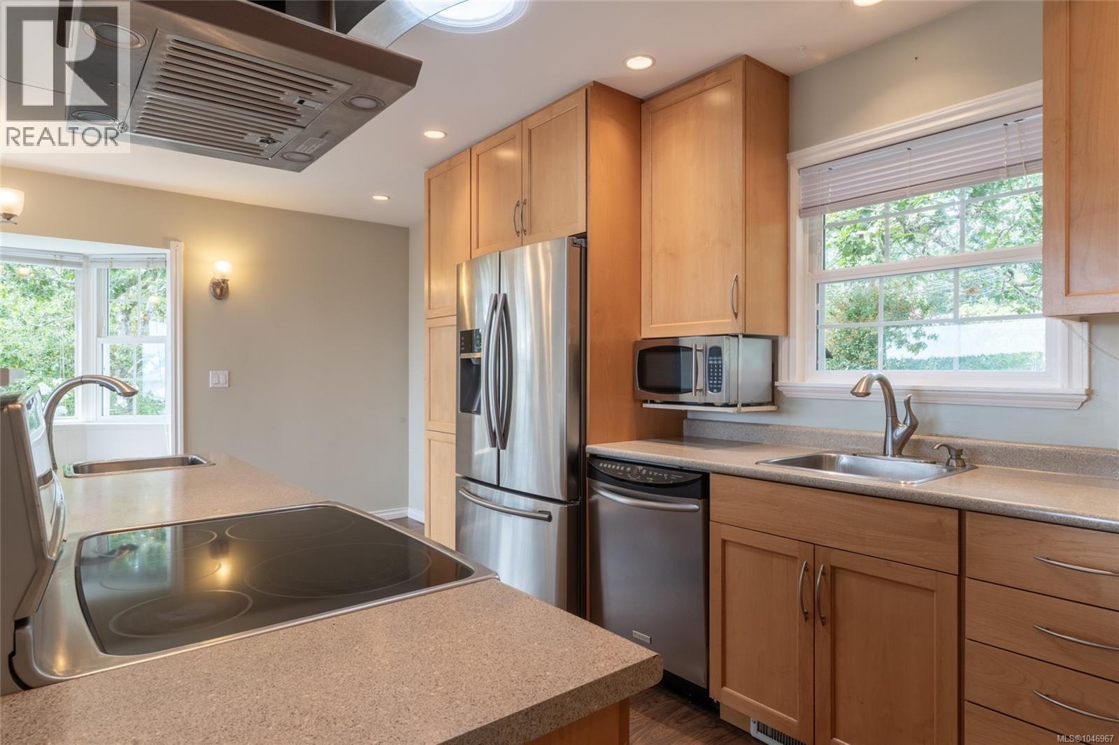 253/255 Heddle Ave, View Royal, British Columbia  V9B 1T9 - Photo 18 - 1046967
