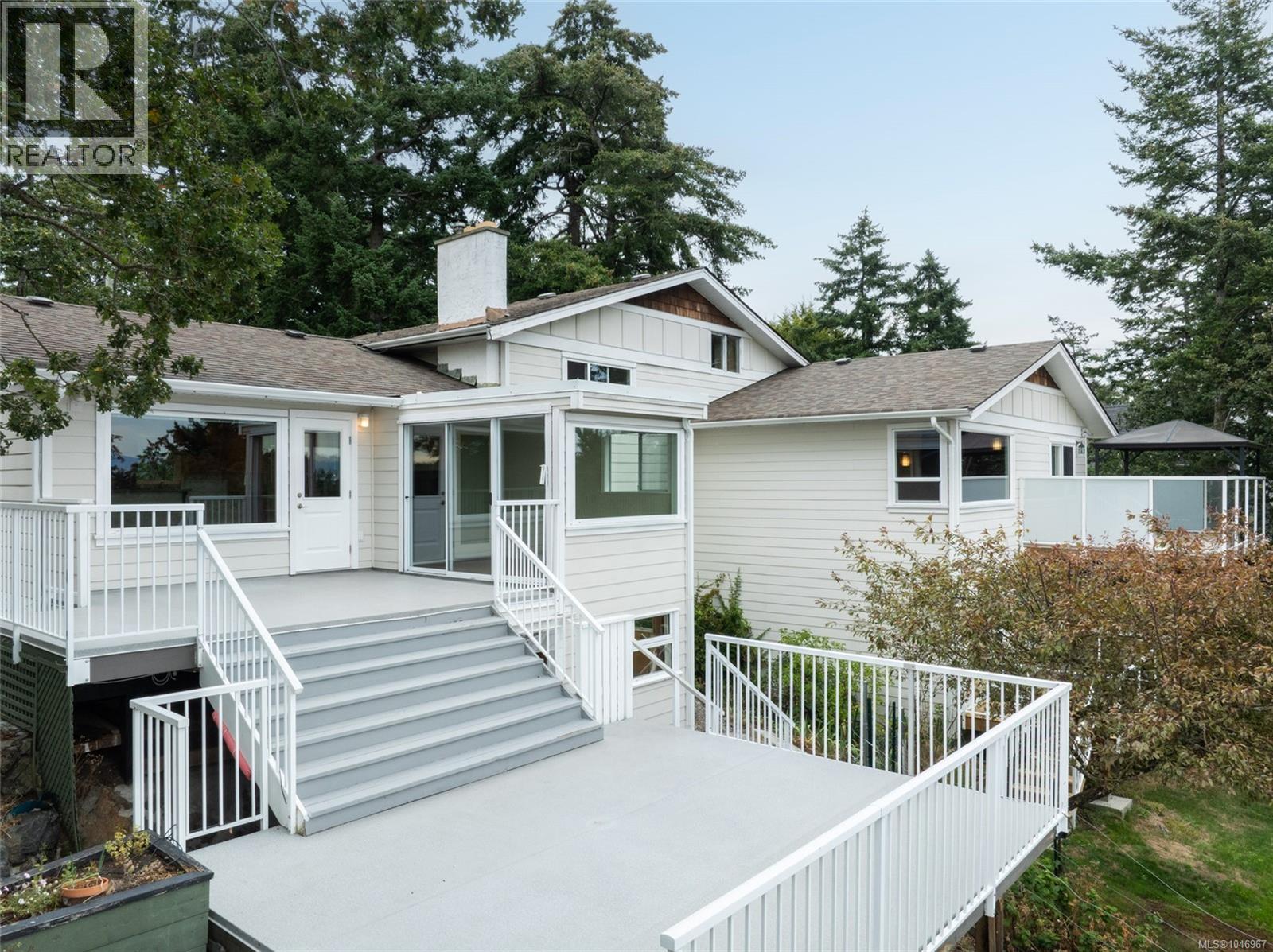 253/255 Heddle Ave, View Royal, British Columbia  V9B 1T9 - Photo 2 - 1046967