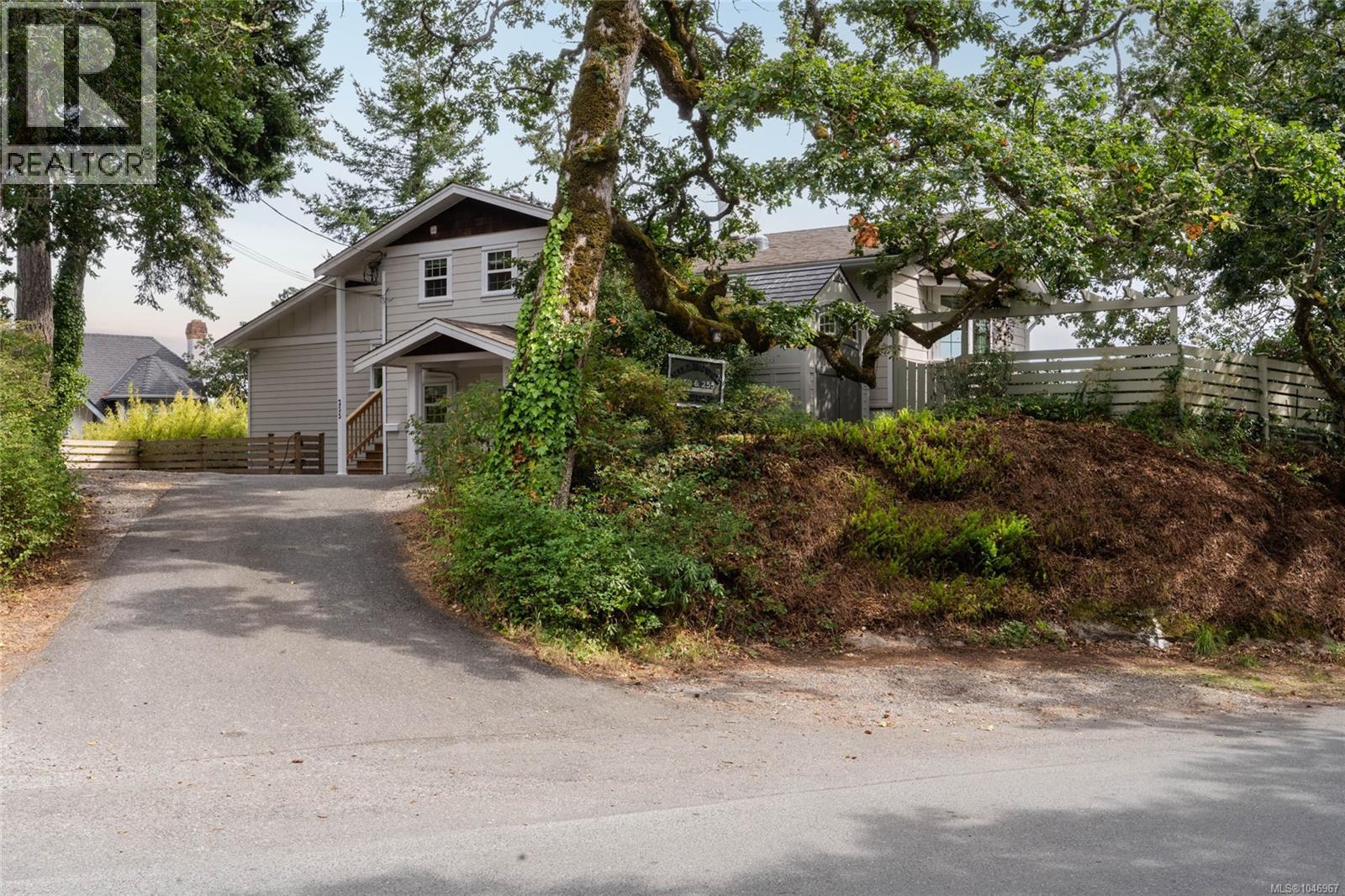 253/255 Heddle Ave, View Royal, British Columbia  V9B 1T9 - Photo 4 - 1046967