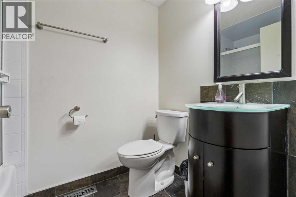 25, 1011 Canterbury Drive SW, Calgary, Alberta T2W 2S8 - Photo 17 - A2336989