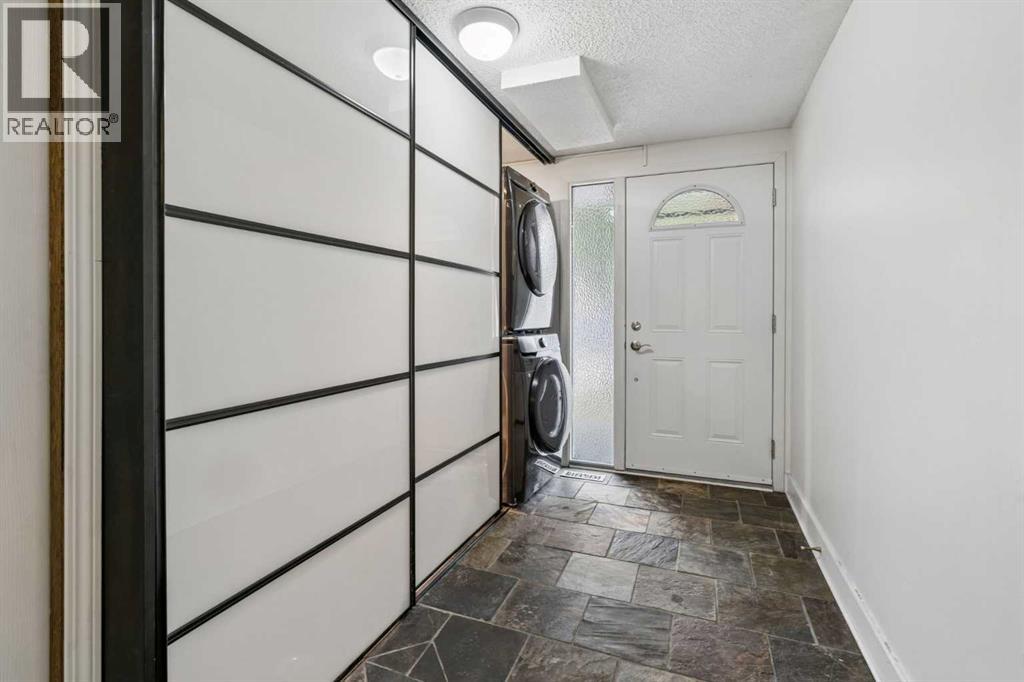 25, 1011 Canterbury Drive SW, Calgary, Alberta T2W 2S8 - Photo 5 - A2336989