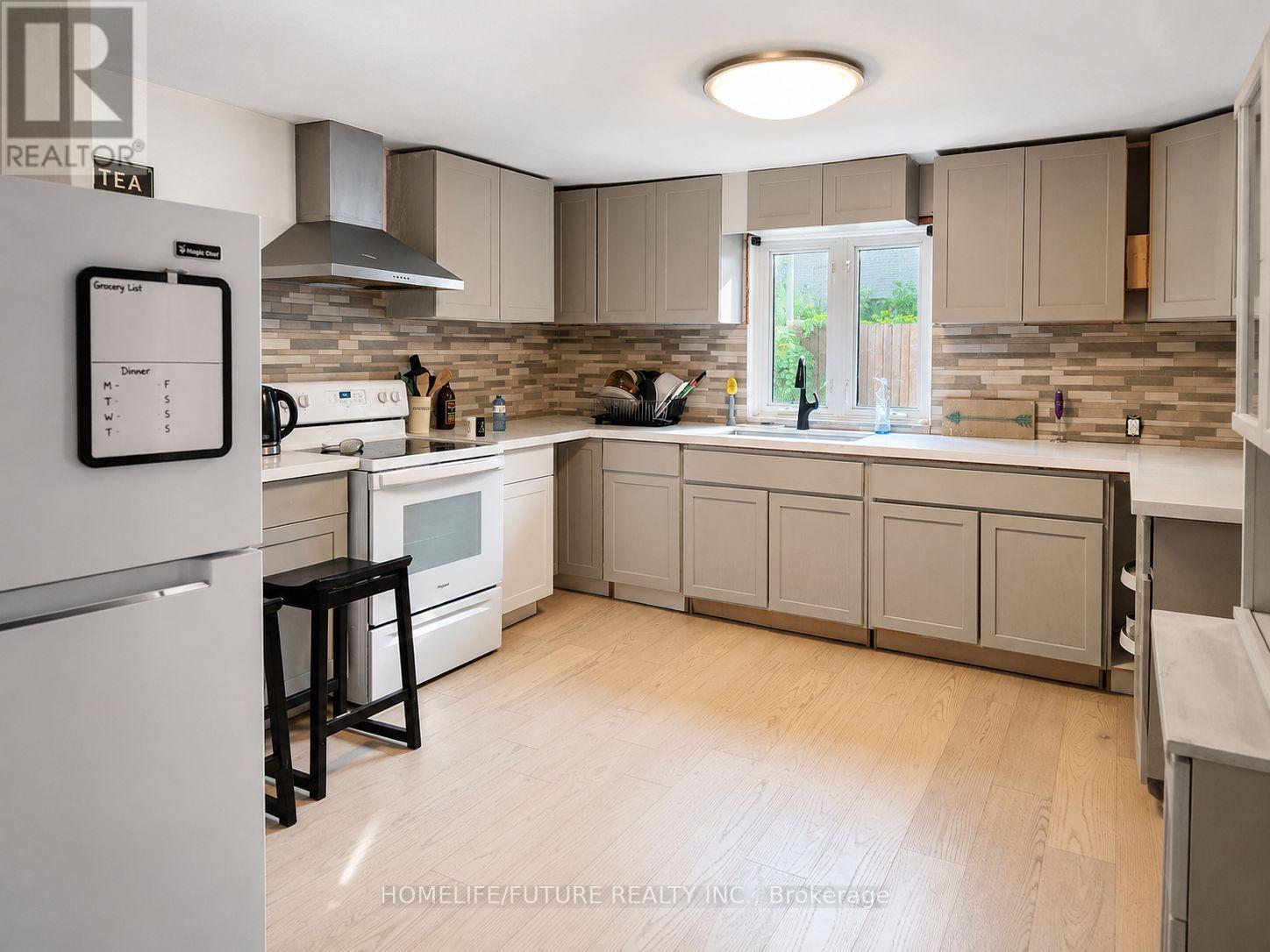 212 Court Street, Oshawa, Ontario  L1H 4W7 - Photo 4 - E13586512