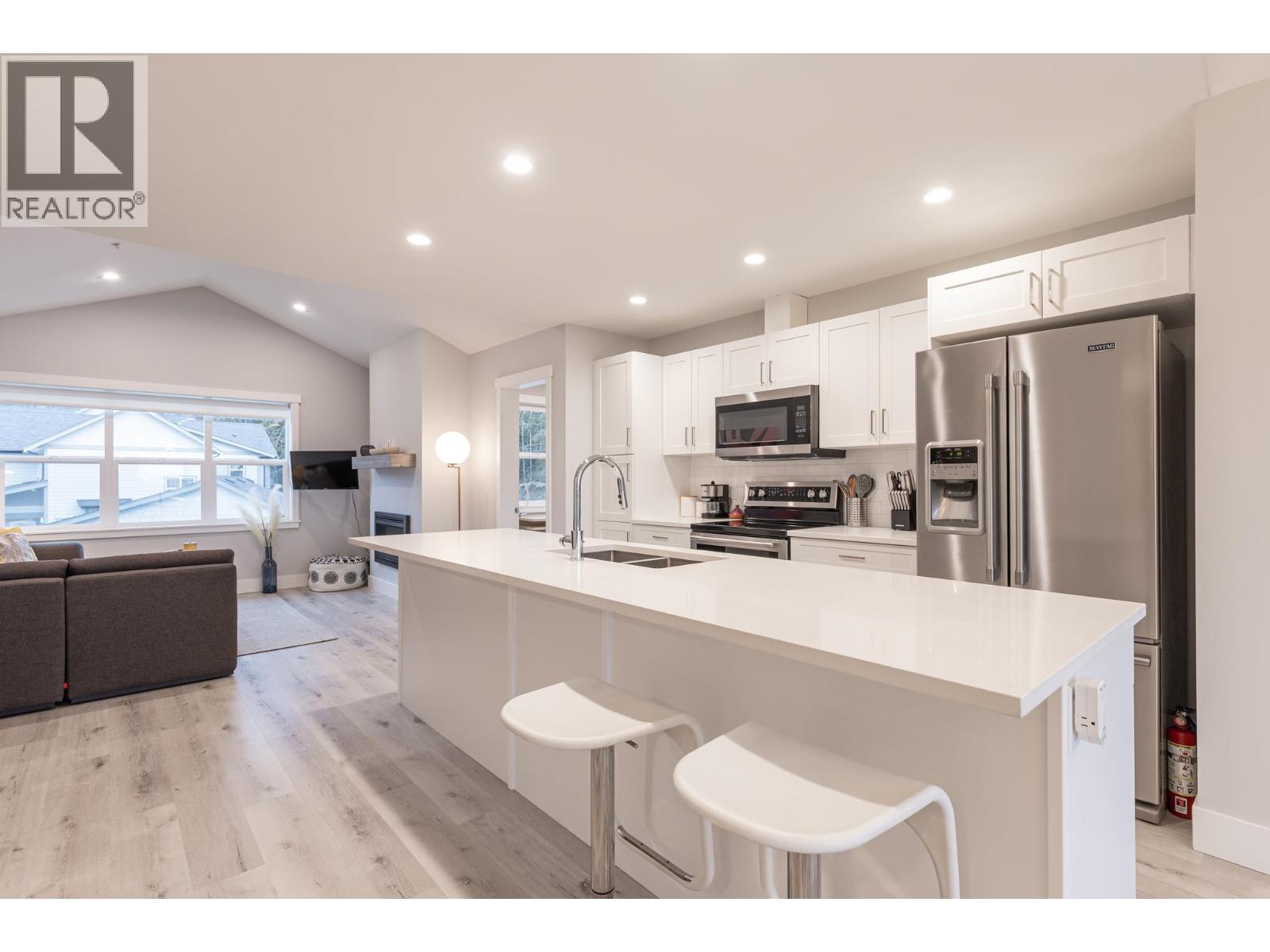 1 950 WOODSWORTH ROAD, Gibsons, British Columbia