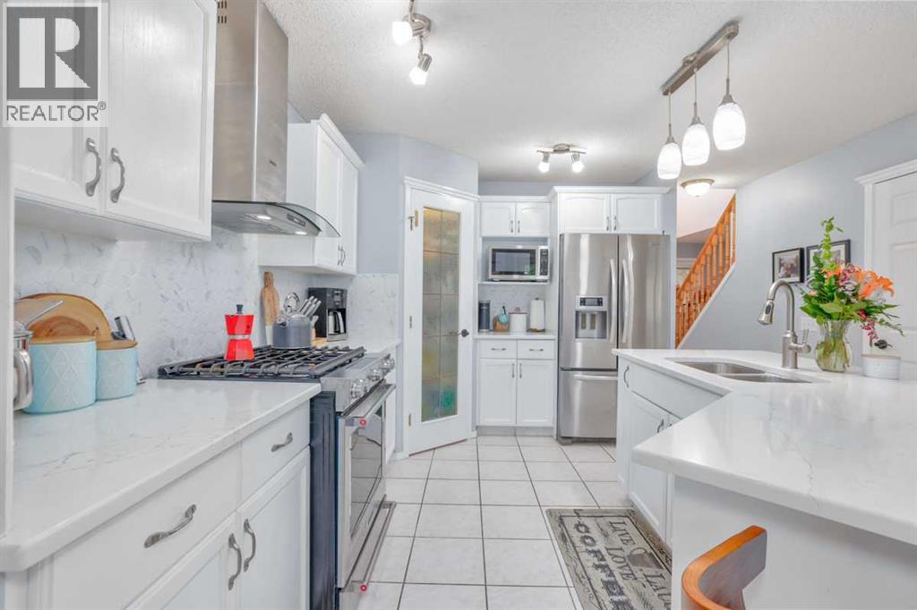 210 Mt Douglas Court Se, Calgary, Alberta  T2Z 3J8 - Photo 5 - A2320841