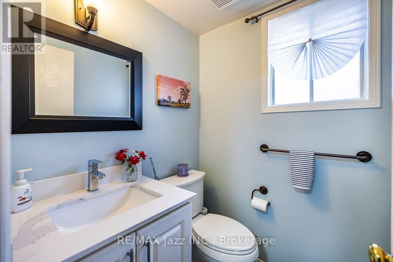 23 Meredith Court, Clarington, Ontario  L1E 2V9 - Photo 4 - E13678634